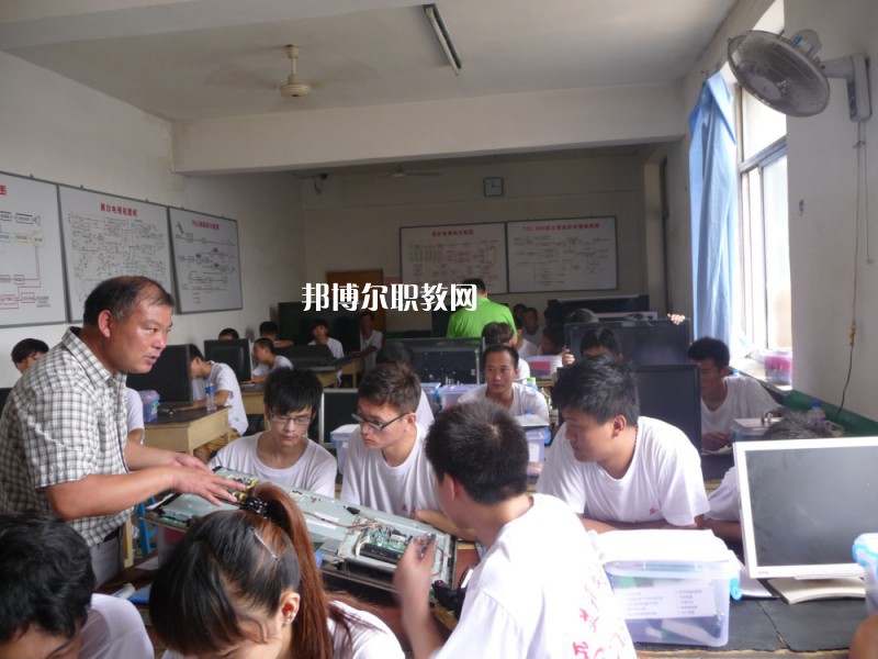 蘭州電子工業(yè)學(xué)校2022年學(xué)費(fèi)、收費(fèi)多少