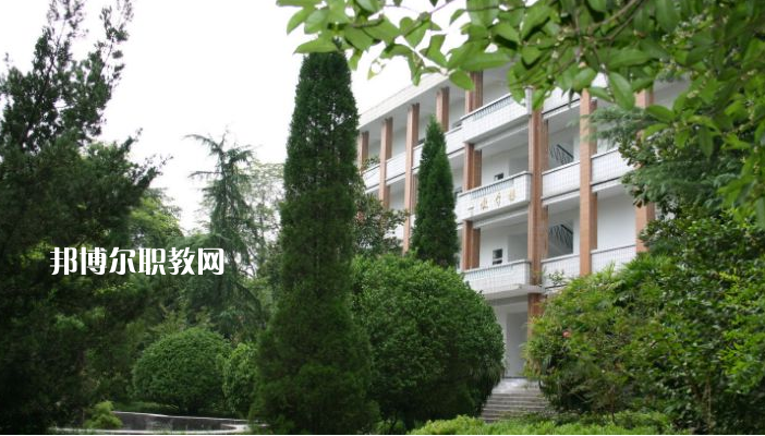 重慶紅春藤技工學校2022年學費、收費多少