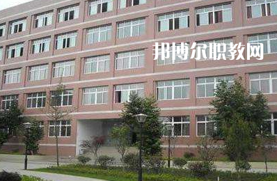 六盤水現(xiàn)代職業(yè)技術(shù)學(xué)校2022年報(bào)名條件、招生要求、招生對象
