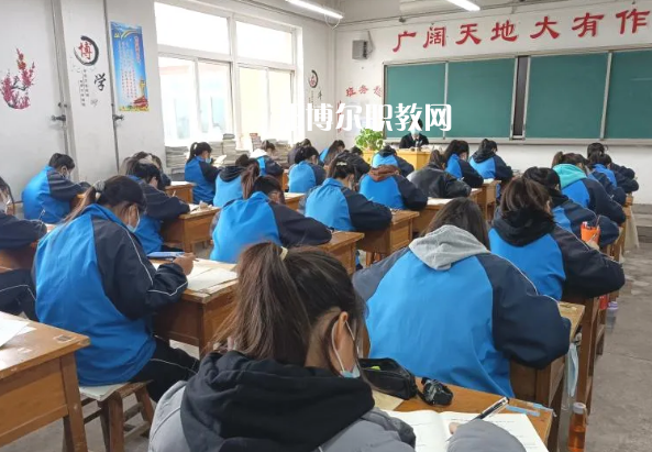 平?jīng)隼砉ぶ械葘?zhuān)業(yè)學(xué)校2022年宿舍條件 