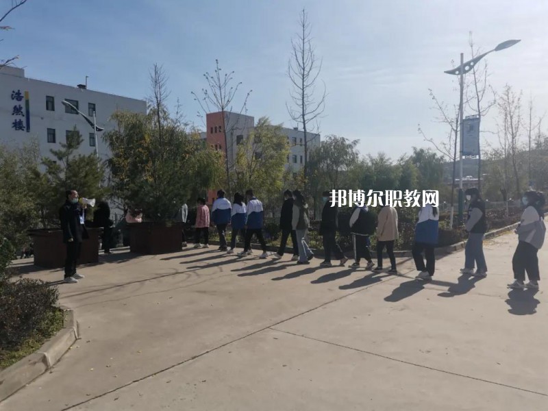 華亭職業(yè)教育中心2022年學(xué)費、收費多少