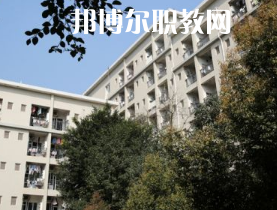 重慶渝北職業(yè)教育中心2022年報名條件、招生要求、招生對象