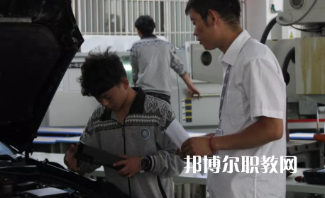 安順機械工業(yè)學(xué)校2022年招生聯(lián)系電話
