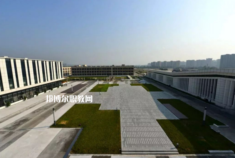 云南建筑工程學(xué)校2022年報名條件、招生要求、招生對象