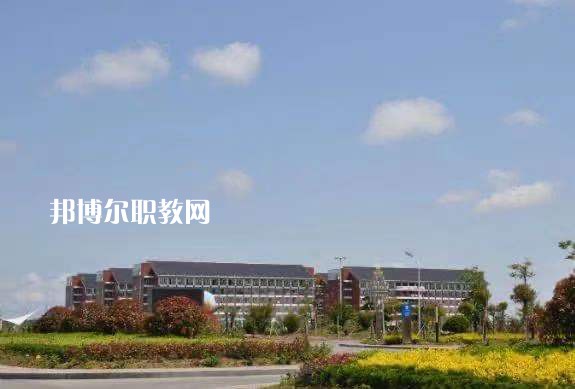龍陵縣職業(yè)高級中學(xué)2022年報名條件、招生要求、招生對象