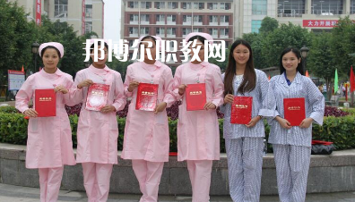 廉江市衛(wèi)生職業(yè)技術(shù)學(xué)校2022年報(bào)名條件、招生要求、招生對(duì)象