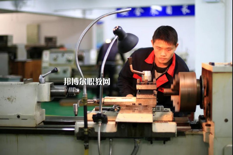 江蘇省陶都中等專業(yè)學校2022年招生辦聯(lián)系電話