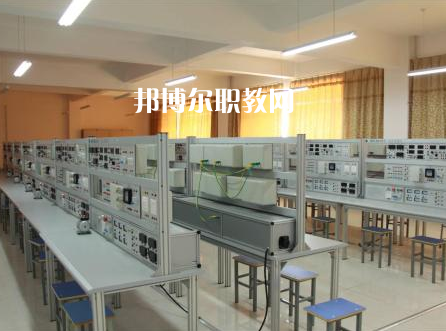 保定工程技術(shù)學校2022年報名條件、招生要求、招生對象