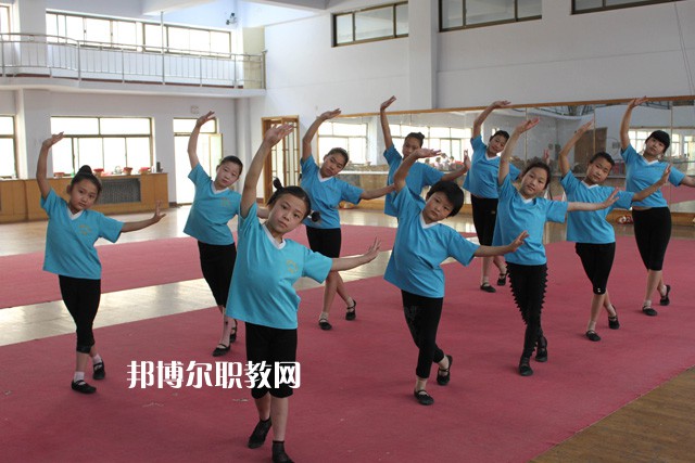 河北吳橋雜技藝術(shù)學校2022年招生辦聯(lián)系電話