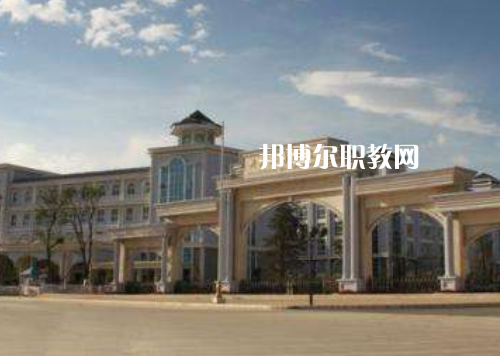 重慶商務(wù)高級技工學(xué)校2022年報名條件、招生要求、招生對象