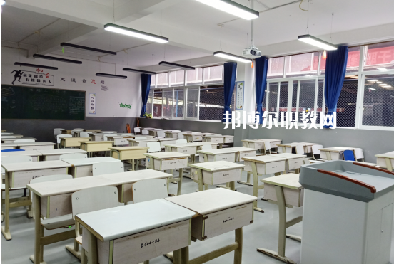 重慶機電技工學(xué)校2022年招生辦聯(lián)系電話