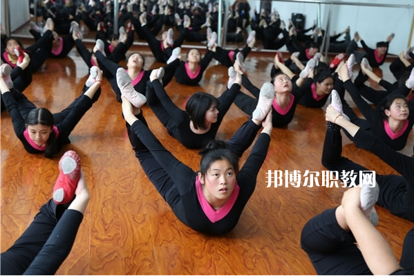 重慶榮昌職業(yè)教育中心2022年學費、收費多少