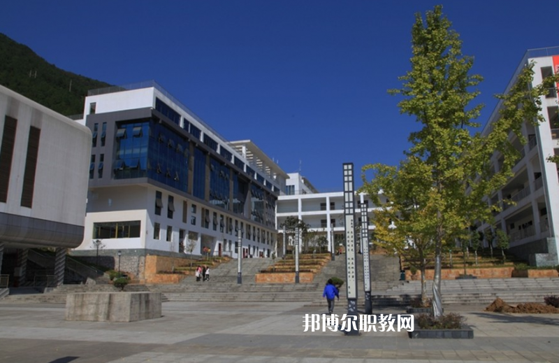 重慶酉陽縣職業(yè)教育中心2022年學費、收費多少