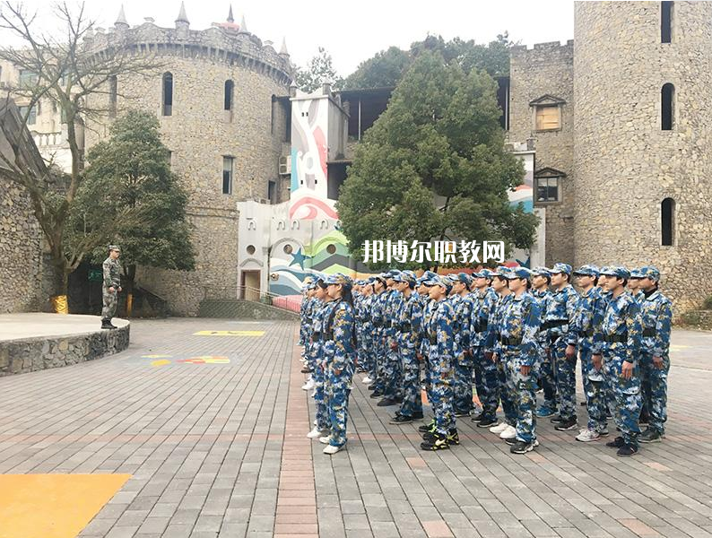 重慶渝中高級職業(yè)學校2022年學費、收費多少