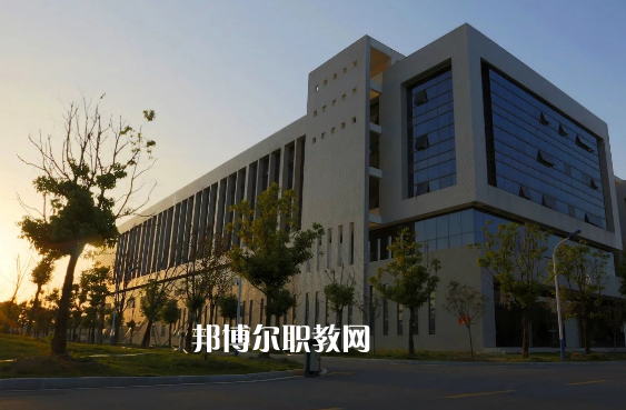 安徽阜陽(yáng)技師學(xué)院2022年報(bào)名條件、招生要求、招生對(duì)象