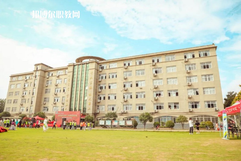 阜陽(yáng)計(jì)算機(jī)學(xué)校2022年有哪些專(zhuān)業(yè)