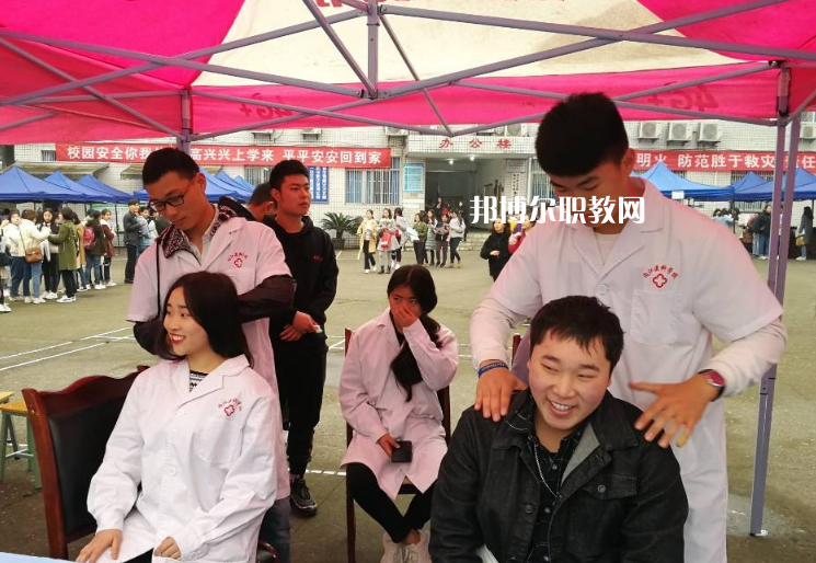 四川內(nèi)江醫(yī)科學(xué)校2022年報(bào)名條件、招生要求、招生對(duì)象