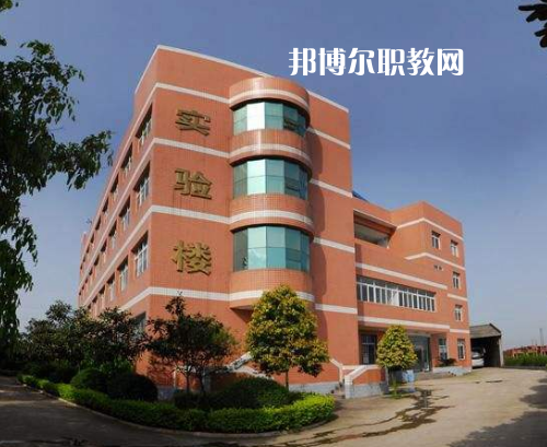 重慶渝東技工學(xué)校2022年報名條件、招生要求、招生對象