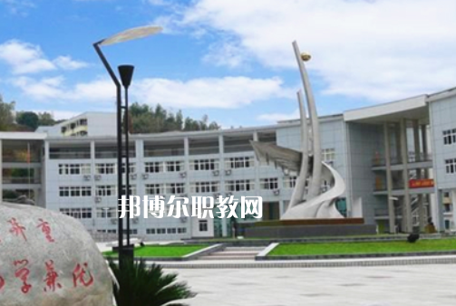 曲靖技工學(xué)校2022年報名條件、招生要求、招生對象