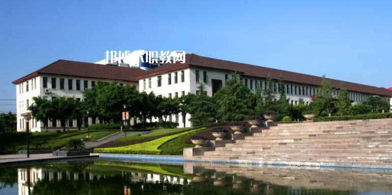 重慶醫(yī)科學校2022年學費、收費多少