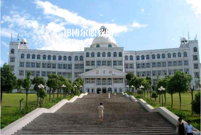重慶醫(yī)科學校2022年招生辦聯系電話