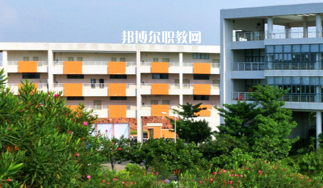 麗江民族中等專(zhuān)業(yè)學(xué)校2022年招生辦聯(lián)系電話