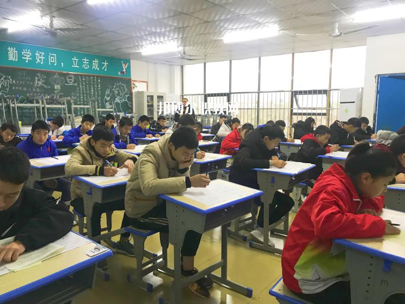 四川達(dá)州鳳凰職業(yè)技術(shù)學(xué)校2022年報(bào)名條件、招生要求、招生對(duì)象