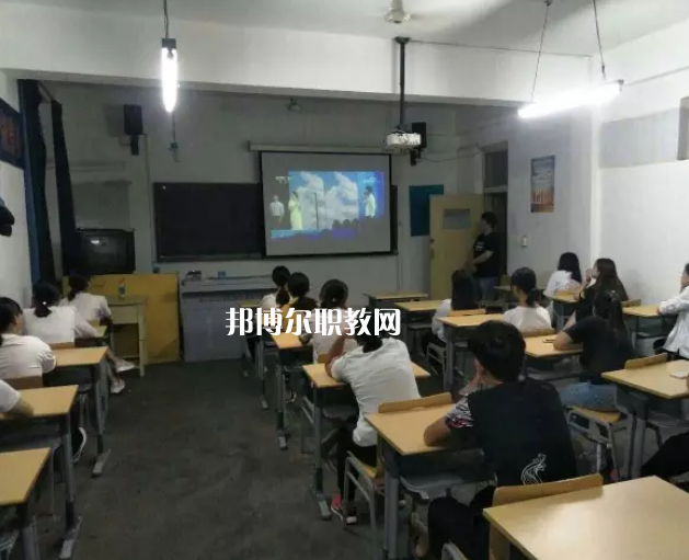 石家莊經(jīng)貿(mào)學校2022年報名條件、招生要求、招生對象