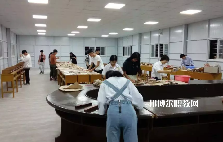 汕頭中醫(yī)藥技工學(xué)校2022年報(bào)名條件、招生要求、招生對(duì)象 