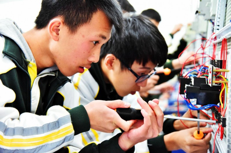 靈山職業(yè)技術(shù)學(xué)校2022年招生辦聯(lián)系電話(huà)
