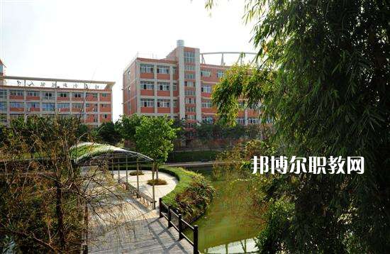  西安2022年大專和中專哪個(gè)好
