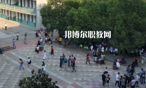老河口職業(yè)技術(shù)學(xué)校2022年報(bào)名條件、招生要求、招生對(duì)象