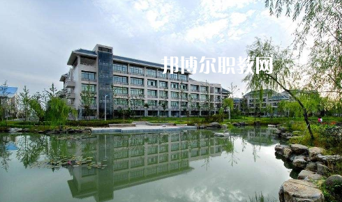 襄樊工業(yè)學(xué)校2022年報名條件、招生要求、招生對象