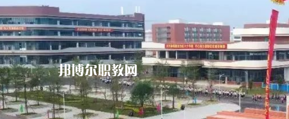 廣西醫(yī)科大學(xué)附設(shè)玉林衛(wèi)生學(xué)校2022年報(bào)名條件、招生要求、招生對(duì)象