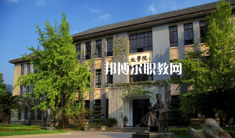 湖北東風(fēng)汽車(chē)技師學(xué)院2022年招生辦聯(lián)系電話