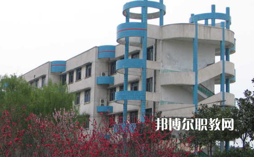 武漢第二高級技工學(xué)校2022年報(bào)名條件、招生要求、招生對象