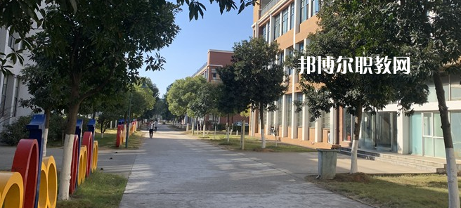 南昌智遠技工學(xué)校2023年報名條件、招生要求、招生對象
