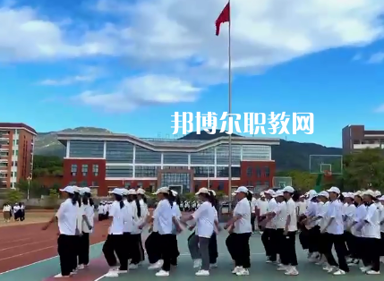 福建2023年讀中專學?？梢钥即髮W嗎