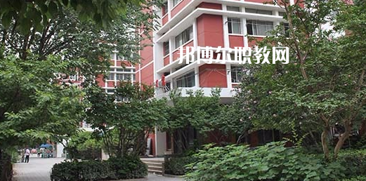 濟(jì)南應(yīng)用技術(shù)職業(yè)中等專業(yè)學(xué)校地址在哪里，哪個地區(qū)，哪個城市?