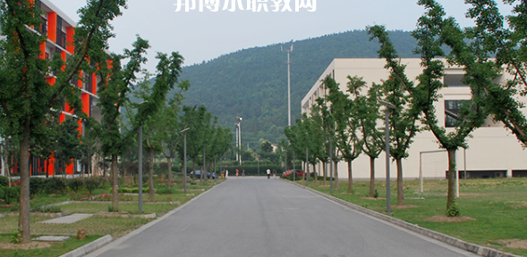 蘇州市紡織工業(yè)職工中等專業(yè)學(xué)校地址在哪里，哪個(gè)地區(qū)，哪個(gè)城市?