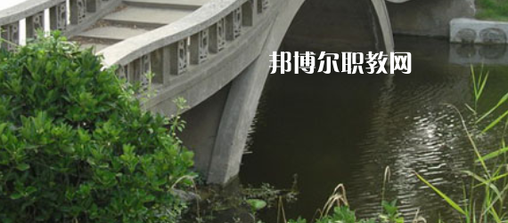 淮安市洪澤區(qū)技工學(xué)校地址在哪里，哪個(gè)地區(qū)，哪個(gè)城市?