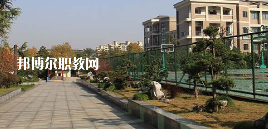 杭州市城西中學(xué)職高部地址在哪里，哪個地區(qū)，哪個城市?