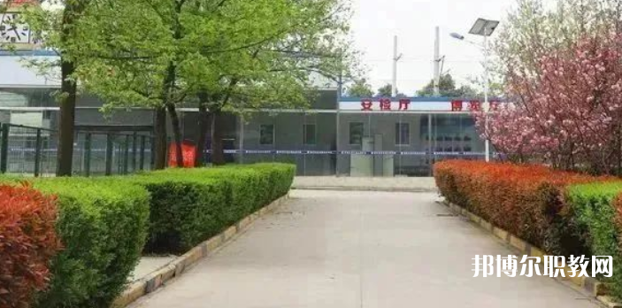 西安軌道交通技師學院地址，乘車路線