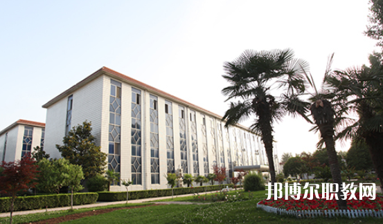 2023西安齊力鐵路技工學(xué)校招生計(jì)劃 招生人數(shù)是多少(附要求、條件、對(duì)象)
