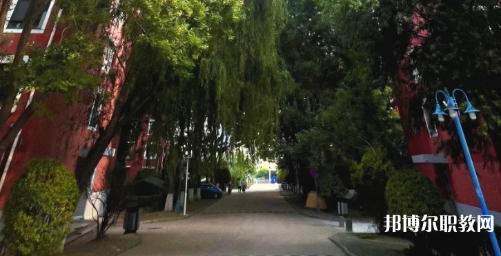 秦皇島市外事旅游職業(yè)學(xué)校地址，乘車路線