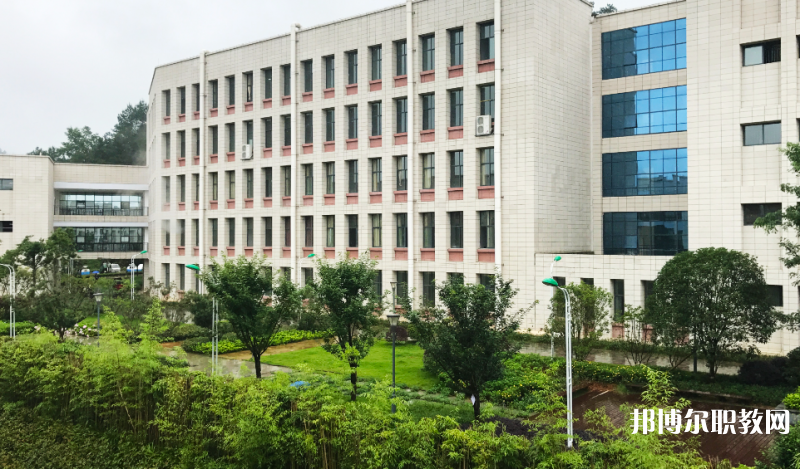 2023黔南民族衛(wèi)生學校招生計劃 招生人數(shù)是多少(附要求、條件、對象)