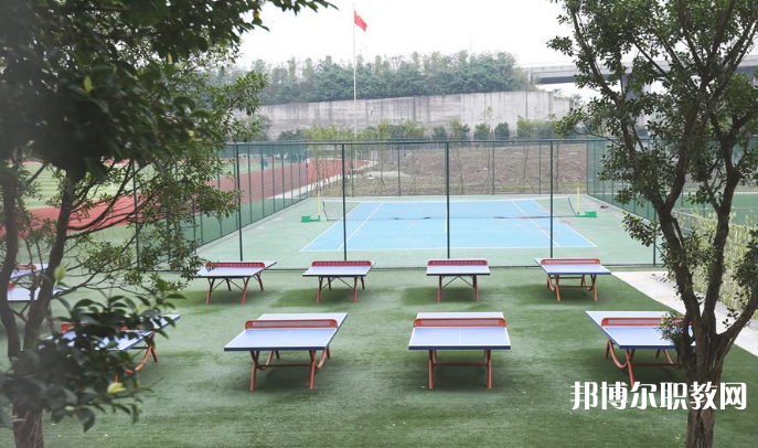 重慶2024年中專學(xué)?？刹豢梢钥即髮W(xué)