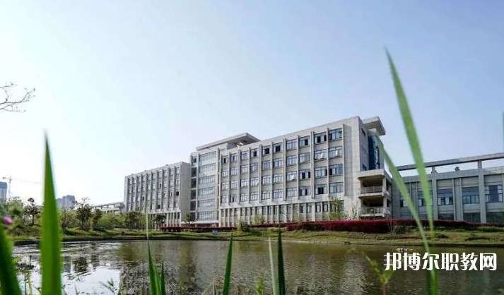 2024蕪湖汽車(chē)工程學(xué)校招生計(jì)劃 招生人數(shù)是多少(附要求、條件、對(duì)象)