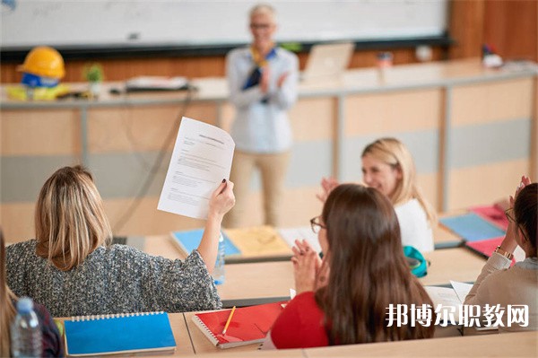 廣西哪里的技工學校能讀計算機應用技術(動漫與平面設計)專業(yè)