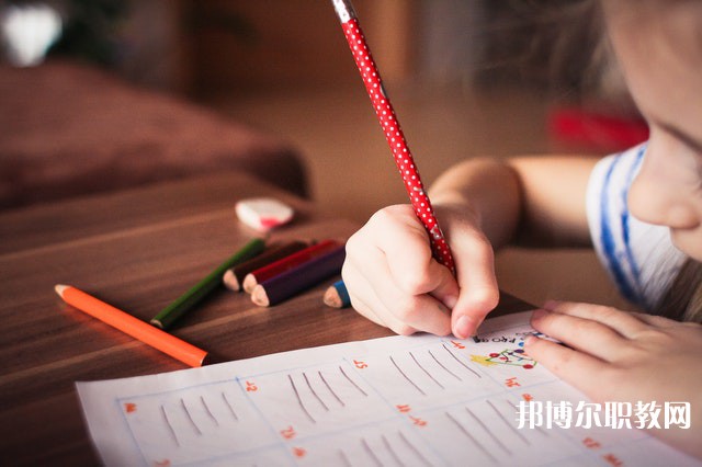 廣西哪里的中專學校能讀飯店服務與管理專業(yè)